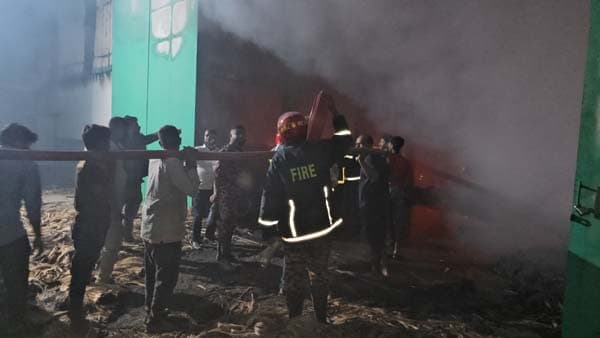 রাজবাড়ীর অরিয়েট জুট মিলের ভয়াবহ অগ্নিকাণ্ড