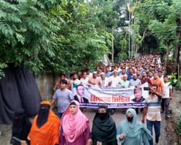 তারেক রহমানকে নিয়ে কটুক্তির প্রতিবাদে হিজলায় বিএনপির বিক্ষোভ