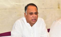 রিকশা ই-বাইকের চার্জে বাড়ছে রাতের বিদ্যুৎ চাহিদা: জ্বালানি মন্ত্রী