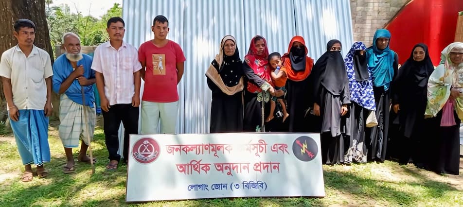 পানছড়িতে মানবিক সহায়তায় বিজিবির মহতী উদ্যোগ