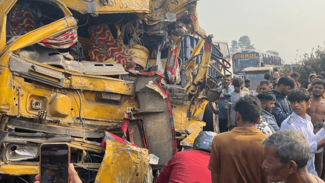 ভাঙ্গায় বাস-ট্রাক সংঘর্ষে আহত ৩৫