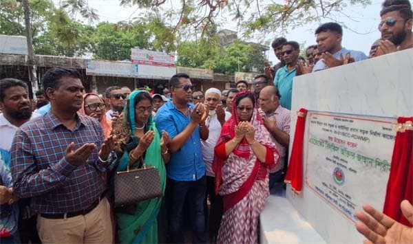 টিকাদান উদ্বোধনের দিনেই বরিশালে সড়ক উন্নয়ন কাজের সূচনা