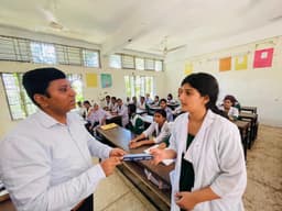 সরাইলের স্কুলে শিক্ষার্থীদের ক্লাস নিলেন ইউএনও মো. মোশারফ হোসাইন