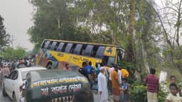 সিরাজগঞ্জে বাসচাপায় একই পরিবারের তিনজন নিহত, আহত ১
