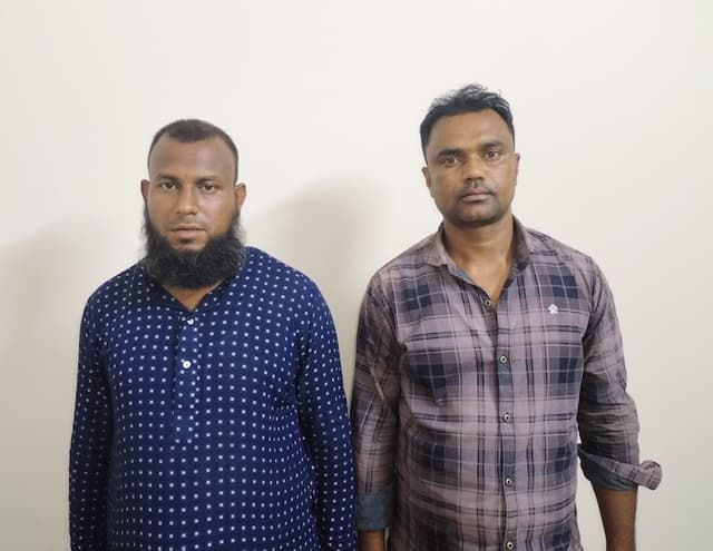 সিরাজগঞ্জে ১০ কেজি গাঁজাসহ দুই মাদক কারবারি গ্রেপ্তার