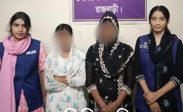 গোয়ালন্দে সমকামিতার দায়ে দুই কিশোরী গ্রেফতার