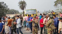 দেবীদ্বারে ময়লার ভাগাড়ে জনদুর্ভোগ, অপসারণের দাবিতে মহাসড়ক অবরোধ