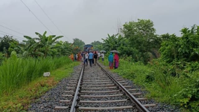 ফরিদপুর-৪ আসনের ইউনিয়ন পুনর্বহালের দাবিতে ভাঙ্গায় অবরোধ