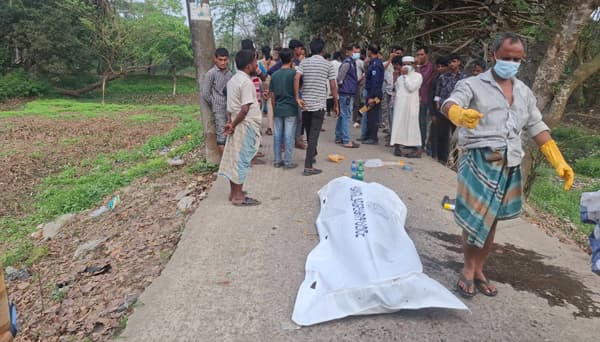 নোয়াখালীর খাল পড়ে ছিল অজ্ঞাত যুবকের বস্তাবন্দী গলাকাটা লাশ