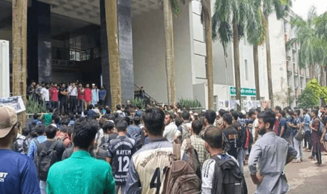 ডুয়েটের ৫ ছাত্র হল থেকে বহিষ্কার, তদন্ত দাবি শিক্ষার্থীদের