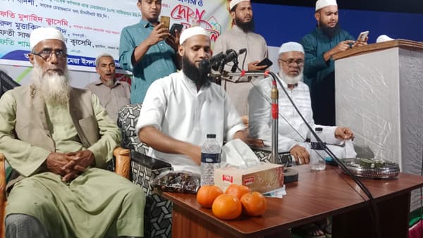 ওয়াজ মাহফিলে নিলামে: পঞ্চাশ হাজারে বিক্রি এক হালি কমলা 