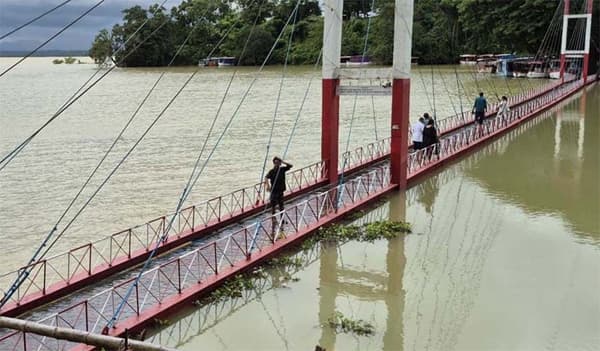 কাপ্তাই হ্রদের পানি বাড়ছে, ডুবেছে ঝুলন্ত সেতু