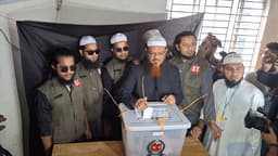 বরিশালে কঠোর নিরাপত্তায় শান্তিপূর্ণ ভোটগ্রহণ চলছে