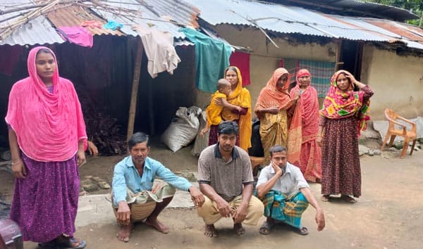 জমিজমার বিরোধে ভ্যানচালকের বিনা দোষে কারাবাস