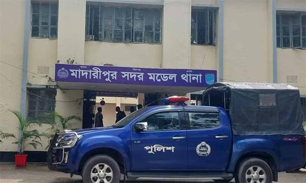 মাদারীপুরে একই পরিবারের তিনজনের মরদেহ উদ্ধার