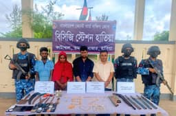 হাতিয়ায় যৌথবাহিনীর অভিযানে নারীসহ ৪ জন আটক, অস্ত্র-স্বর্ণ উদ্ধার