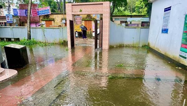 সামান্য বৃষ্টিতেই ডুবছে সরাইল, স্থায়ী সমাধান চান এলাকাবাসী