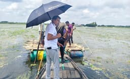 গোয়ালন্দে বালু উত্তোলনে অবৈধ দুই ড্রেজার মেশিন ধ্বংস ইউএনওর