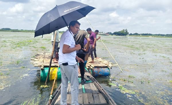 গোয়ালন্দে বালু উত্তোলনে অবৈধ দুই ড্রেজার মেশিন ধ্বংস ইউএনওর