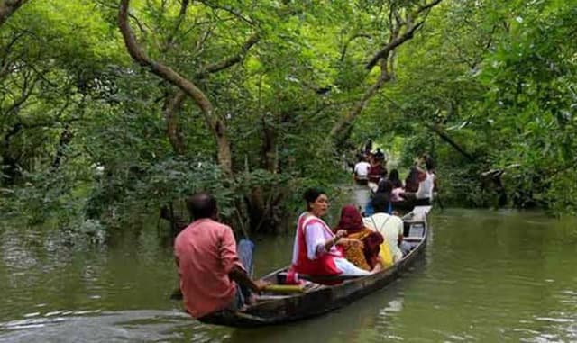 টাঙ্গুয়ার হাওরে পর্যটকদের অবাধ আচরণে হুমকির মুখে জীববৈচিত্র্য