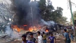 নোয়াখালীতে গ্যাস সিলিন্ডার বিস্ফোরেণে ৮ দোকান পুড়ে ছাই 