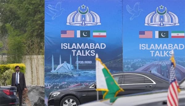 মার্কিন নৌ-অবরোধ চললে আলোচনায় বসবে না ইরান