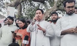 ফ্যাসিস্ট হাসিনার বিরুদ্ধে সতর্ক থাকার আহ্বান সারজিসের