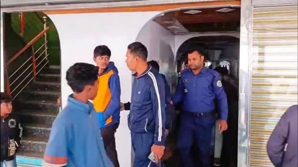 মেঘনায় লঞ্চের সংঘর্ষ: ঝালকাঠিতে ৪ কর্মীসহ ‘অ্যাডভেঞ্চার-৯’ আটক