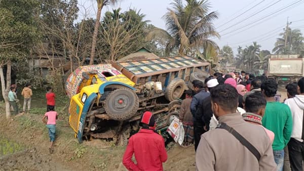 মুক্তাগাছায় ট্রাক-অটোরিকশা সংঘর্ষে মা-মেয়েসহ নিহত ৩