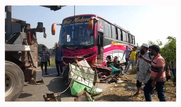 ভাঙ্গা রেল ক্রসিংয়ে বাস–ইজিবাইক সংঘর্ষে চারজন নিহত