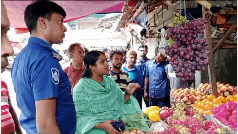 পাঁচবিবিতে ফুটপাত দখল মুক্ত করলেন ইউএনও
