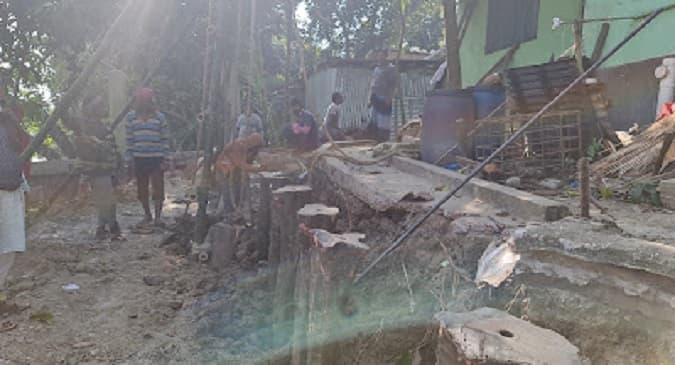 ফরিদপুরে দেবে গেছে ২৫ বাড়ি