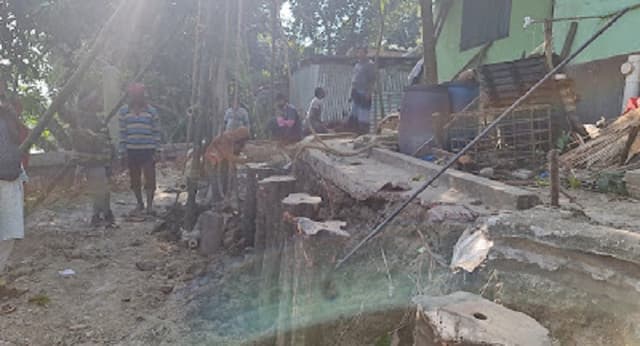 ফরিদপুরে দেবে গেছে ২৫ বাড়ি