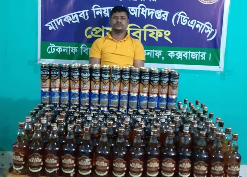 টেকনাফে মজুদকৃত বিপুল পরিমাণ মদ ও বিয়ার উদ্ধার