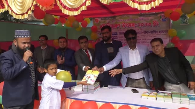 হিলিতে বই উৎসব পালিত