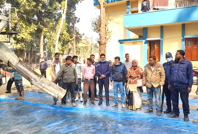 আত্রাইয়ে ব্যাডমিন্টন খেলার কোর্টের ঢালাই কাজের উদ্বোধন