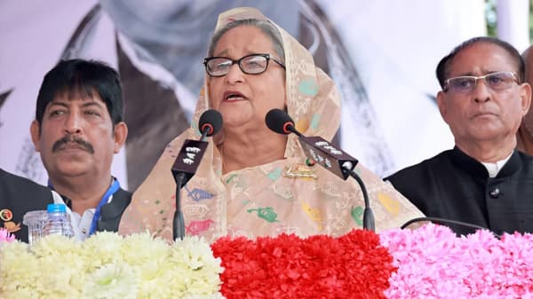 আমি জাতির পিতার কন্যা, কারও কাছে মাথা নত করি না: শেখ হাসিনা