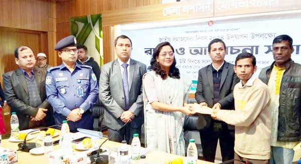 মৌলভীবাজারে ৬ লক্ষ ৮০ হাজার টাকার চেক বিতরণ