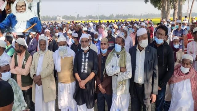 উল্লাপাড়ায় চেয়ারম্যান শওকত ওসমানের বাবার জানাযা সম্পর্ণ