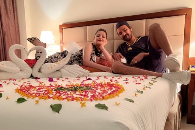 আমার বেডরুম নিয়ে সবাই মজা নিচ্ছে : রাজ