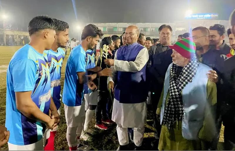 কলাপাড়ায় এমপি মহিব্বুর রহমান নাইট ফুটবল টুর্নামেন্টের উদ্বোধন