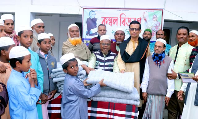 বরিশালে মাদ্রাসা ও এতিমখানায় কম্বল বিতরণ করলেন যুবলীগ নেতা খান মামুন