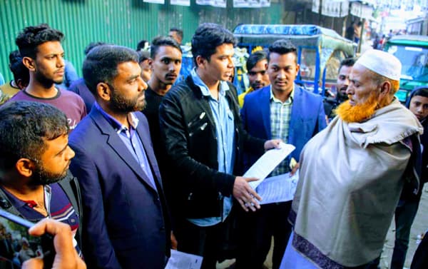 দেবীদ্বারে উপজেলা ছাত্রদলের গণসংযোগ ও লিফলেট বিতরণ