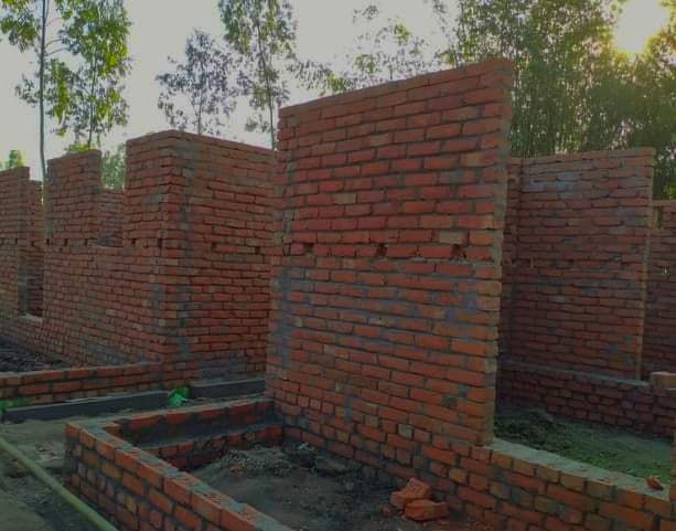 ‘পোষালে এ ঘরে থাকেন, না পোষালে জমি কিনে বাড়ি করেন'