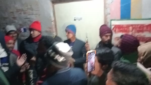 কুয়াকাটায় গভীর রাতে ট্যুরিস্ট পুলিশ পরিদর্শক অবরুদ্ধ!