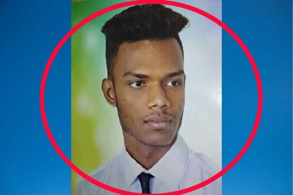 শিক্ষিকার সঙ্গে প্রেমের বিচ্ছেদ, ছাত্রের আত্মহত্যা !