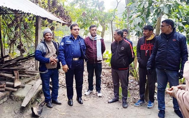 বাবুগঞ্জে মনসা মন্দিরে আগুন দেওয়ার অভিযোগ