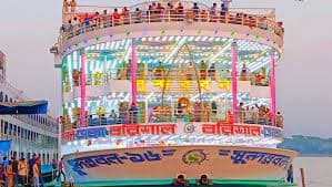 ঘন কুয়াশায় মাঝ নদীতে লঞ্চ-কোস্টার জাহাজের সংঘর্ষ ঘটেছে