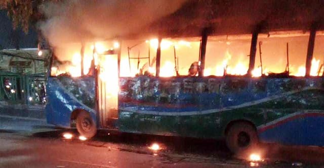 এবার ডেমরায় বাসে আগুন
