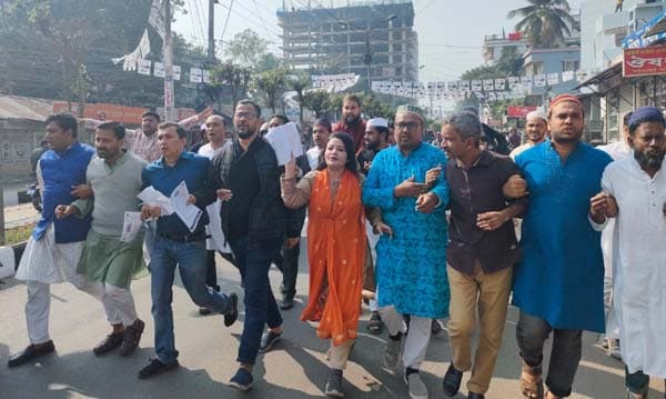 বরিশালে বিএনপির ঝটিকা মিছিল থেকে আটক ৫